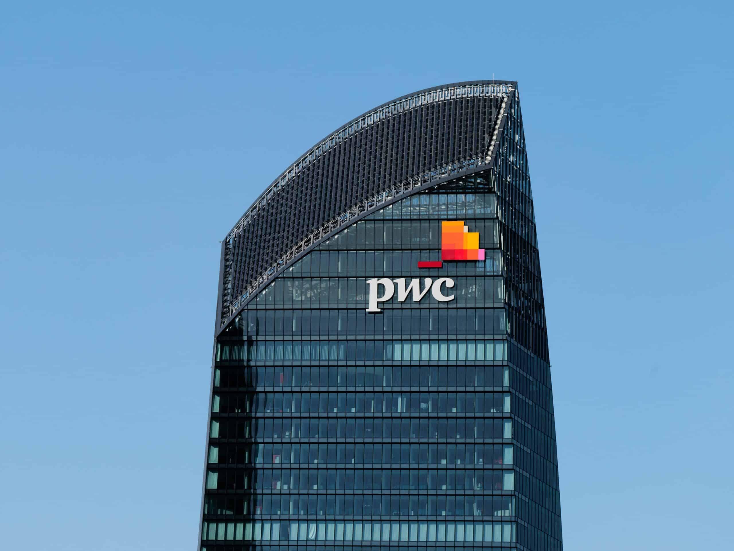 PricewaterhouseCoopers v. Ministry of Taxes of Azerbaijan Republic, 1999